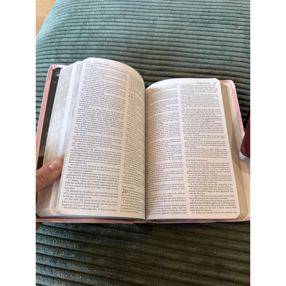 Two Holy Bible KJV Red Letter Edition Set Pink‎ Burgundy